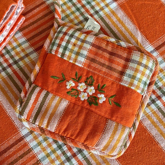 Romanian tablecloth w. napkins/placemat, mitten and hot plate support. - Picture 8 of 12